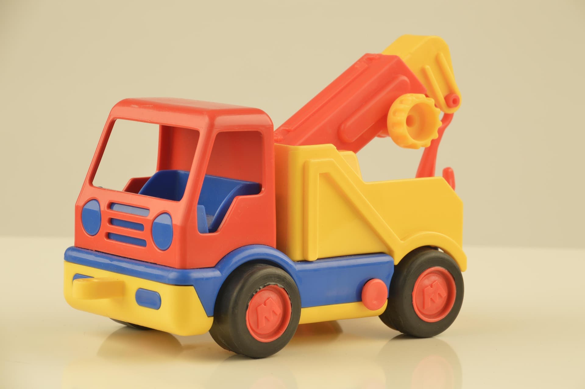jerrymarx32-toy-2127789_1920