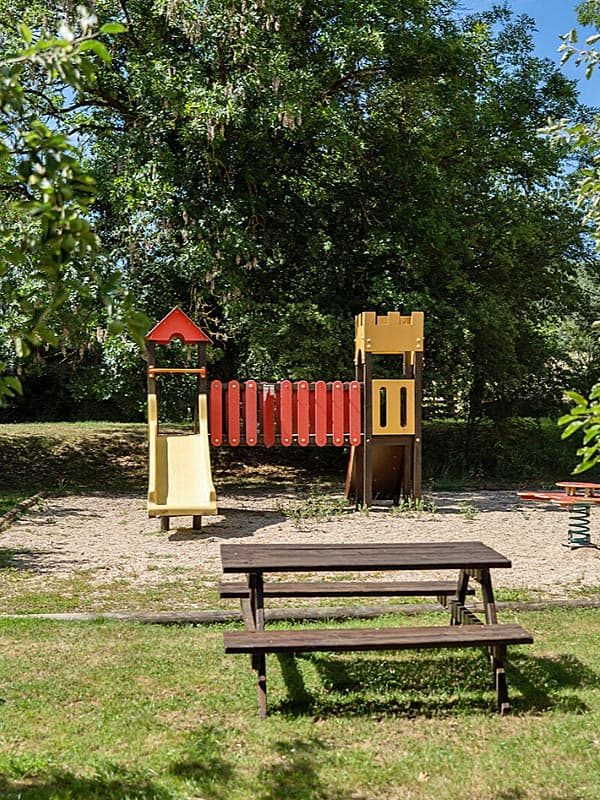 Aire de pique-nique et de jeux de Chantraines