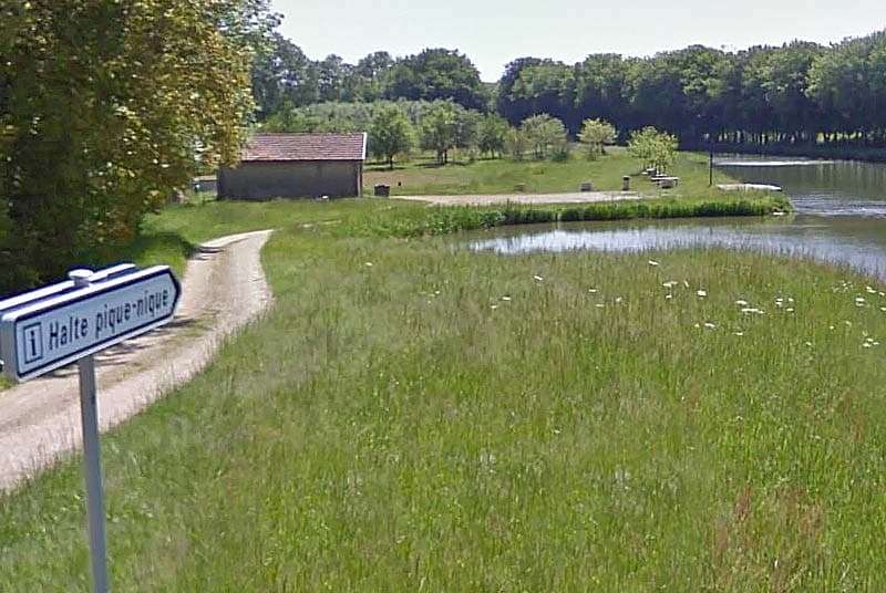Aire de pique-nique du port de Dommarien