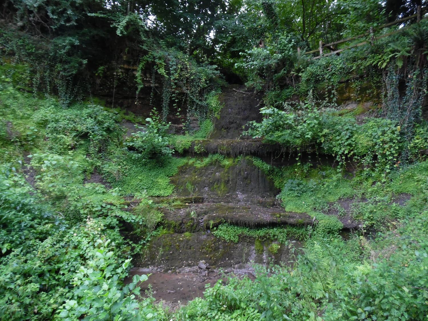 CHARMOY cascade  de la Chèvre