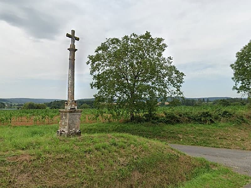 Croix de Bussières-les-Belmont - route de Genevrières
