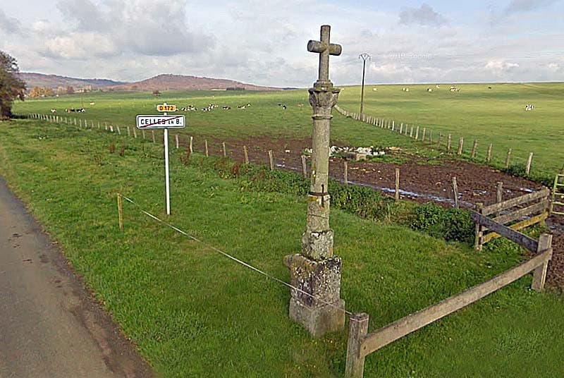 Croix de chemin à Celles-en-Bassigny
