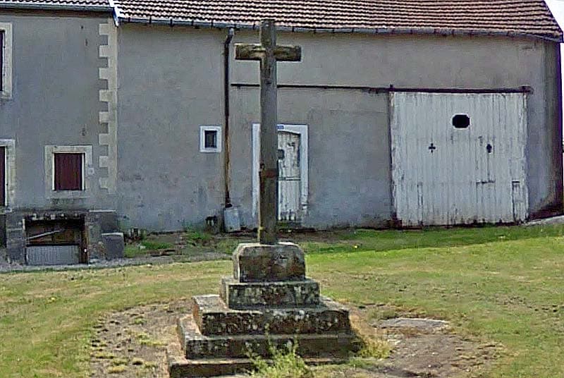 Croix à Pierrefaites