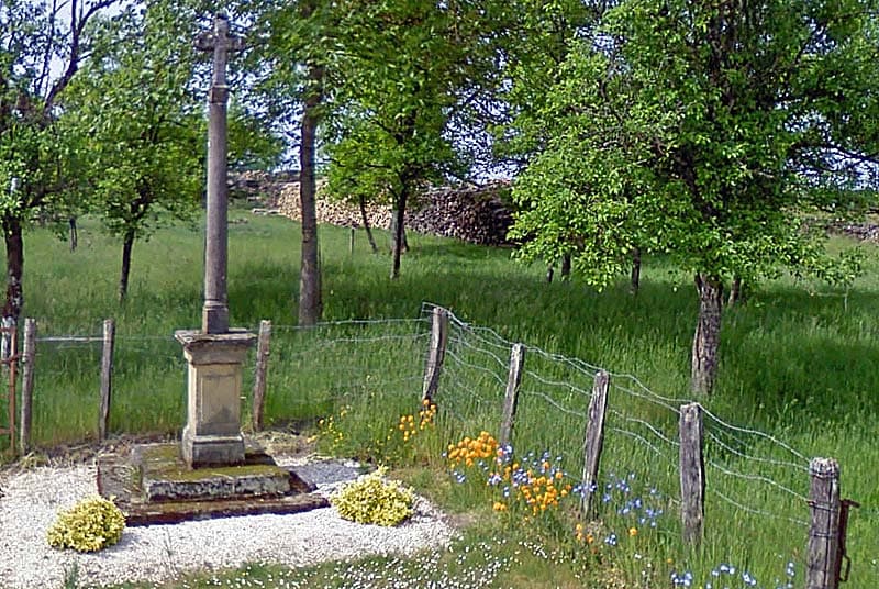 Croix à Pierrefaites