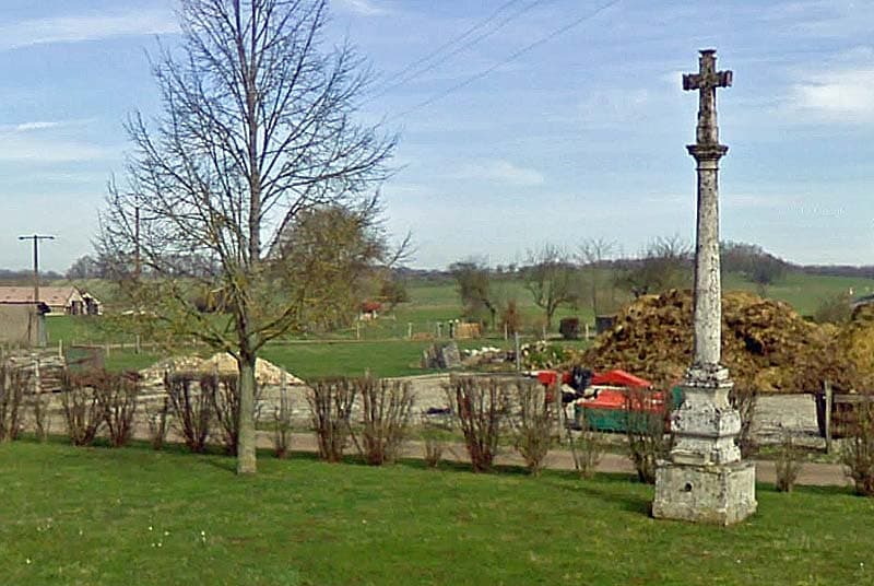 Croix à Ravennefontaines
