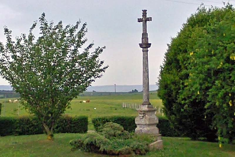 Croix à Ravennefontaines