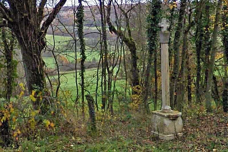 Croix à Rivières-le-Bois
