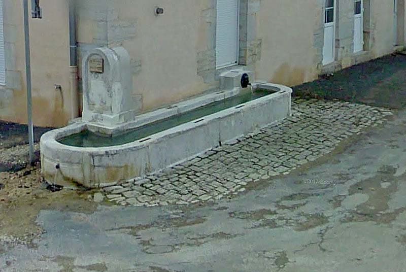 Fontaine abreuvoir de Grenant