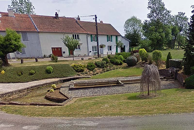 Fontaine-lavoir de la Dhuys de Pierrefaites