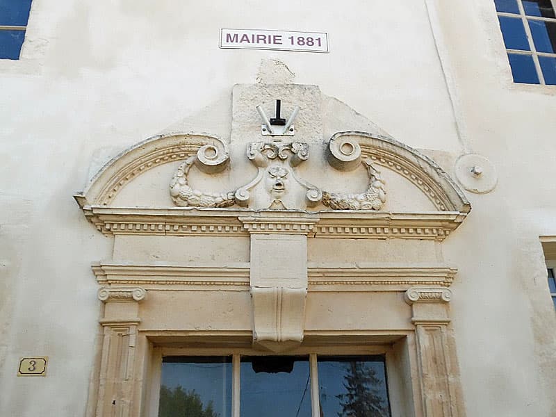Portail de la mairie de Gillet