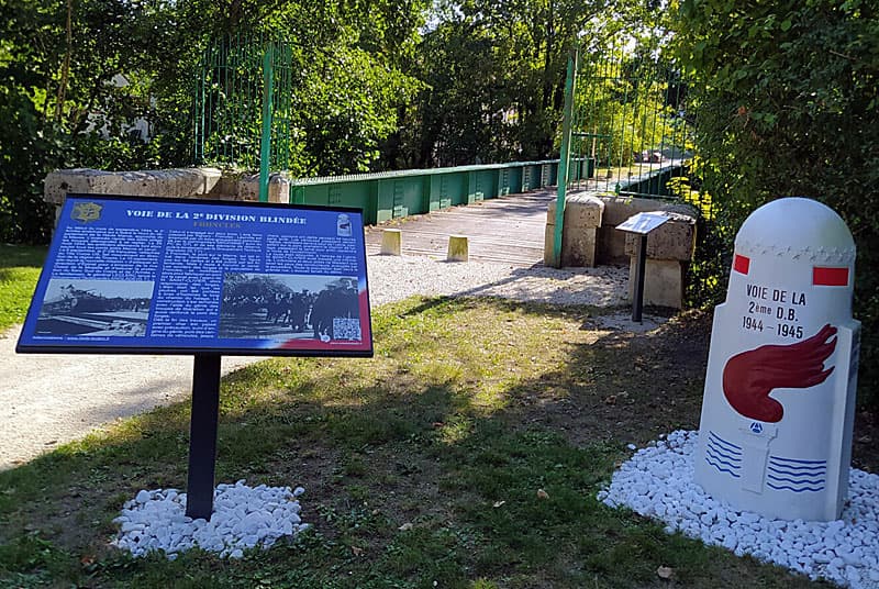 Pont et borne commémorative de la Voie de la 2ème DB