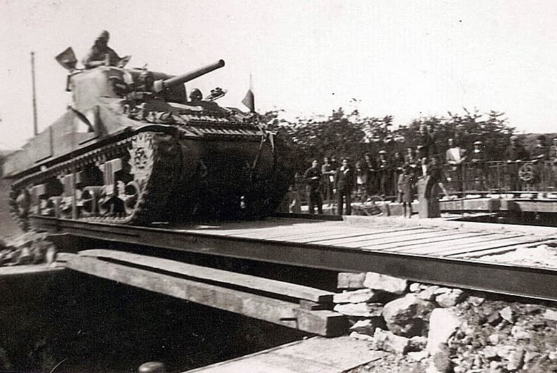 Pont de la 2eme DB en 1944