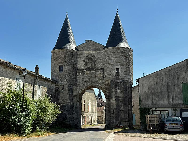Porterie médiévale de Reynel