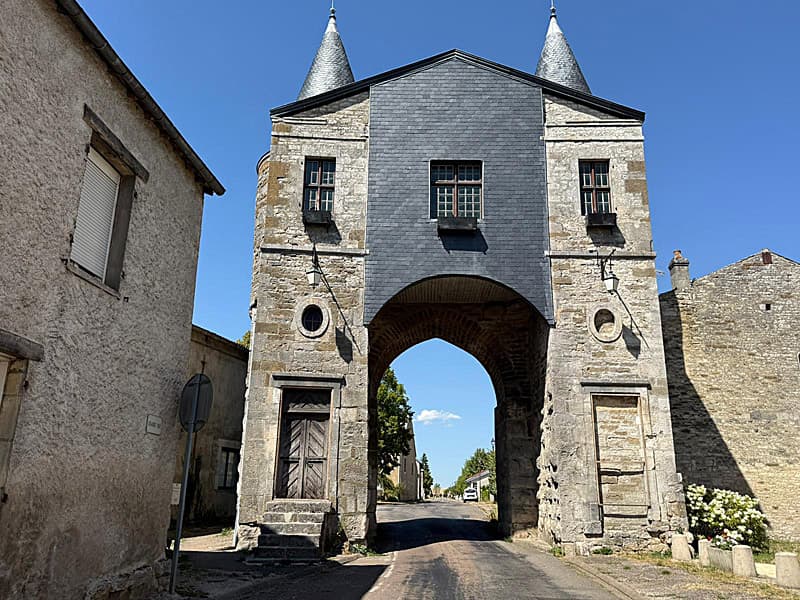 Porterie médiévale de Reynel