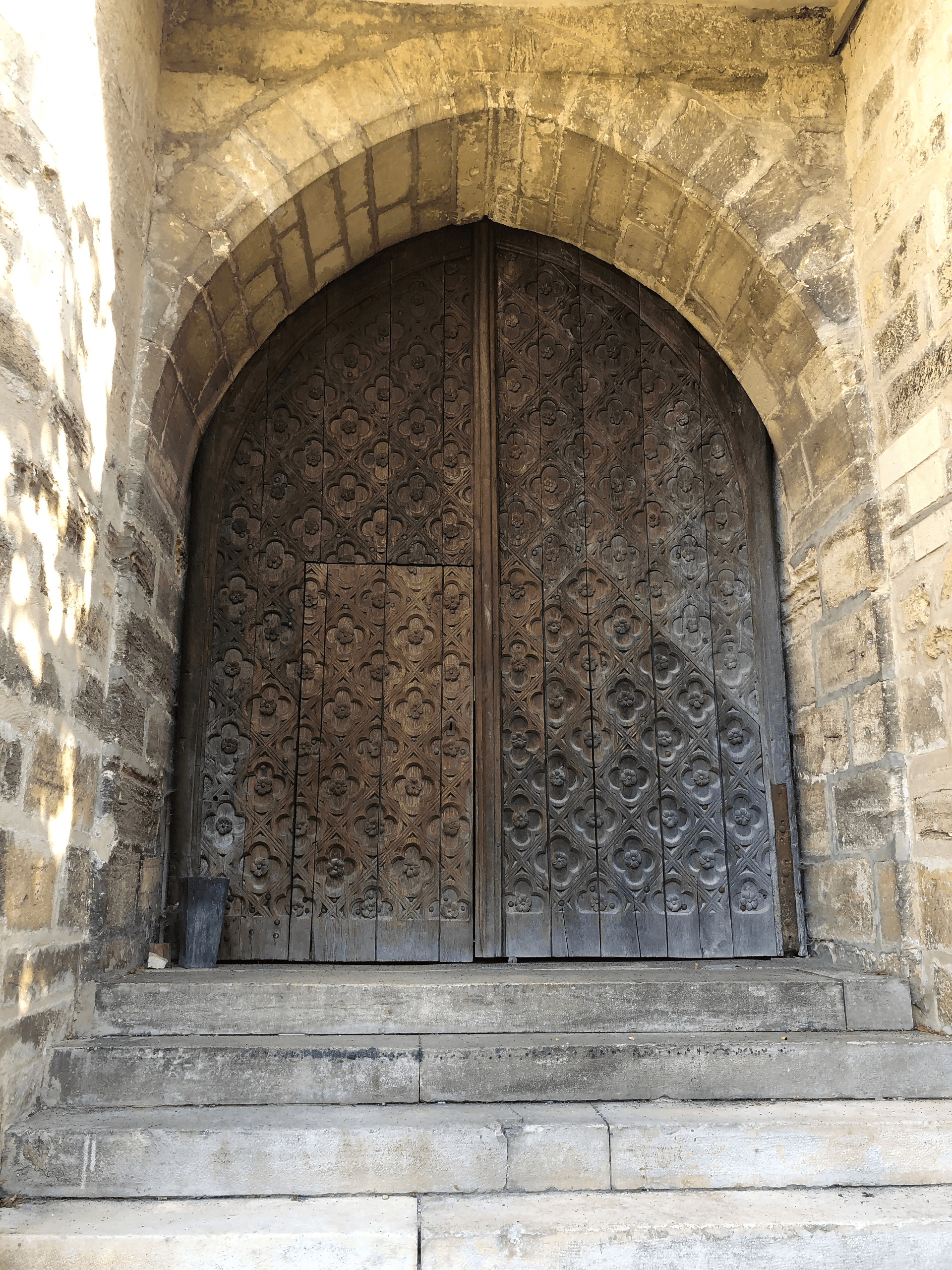 Porte d'entrée du Château - vue du parc