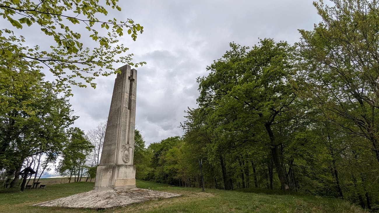 Monument 27e BCA 2025 < Braye-en-Laonnois < Aisne < Picardie