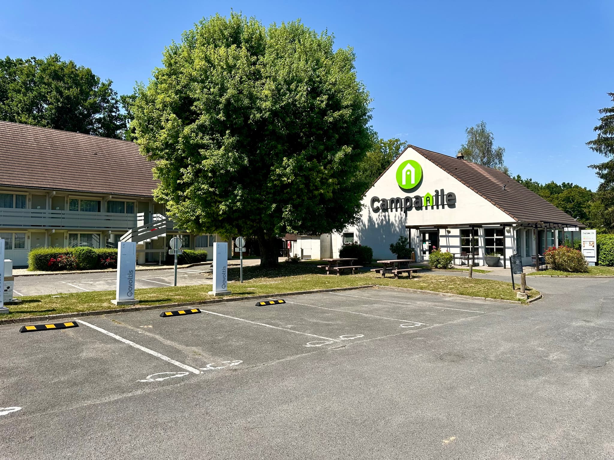 Parking hotel