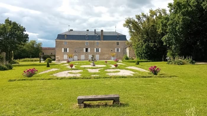 Visite libre des extérieurs du château des Deffends