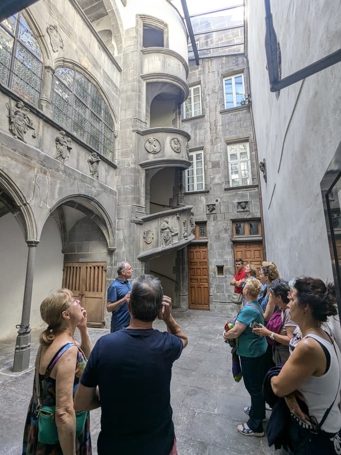 RIOM À TRAVERS LES ÂGES : BALADE HISTORIQUE