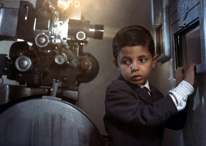 Visite de la cabine de projection du cinéma Les Lobis