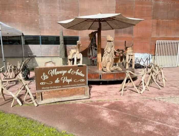 À la découverte du manège d'antan de Papi !