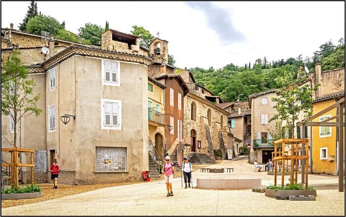 Au fil du temps autour de la Place