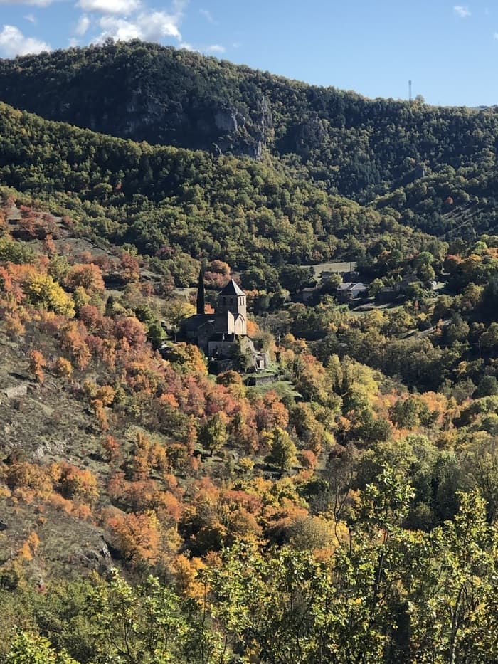 Visitez l'église Notre-Dame des Treilles