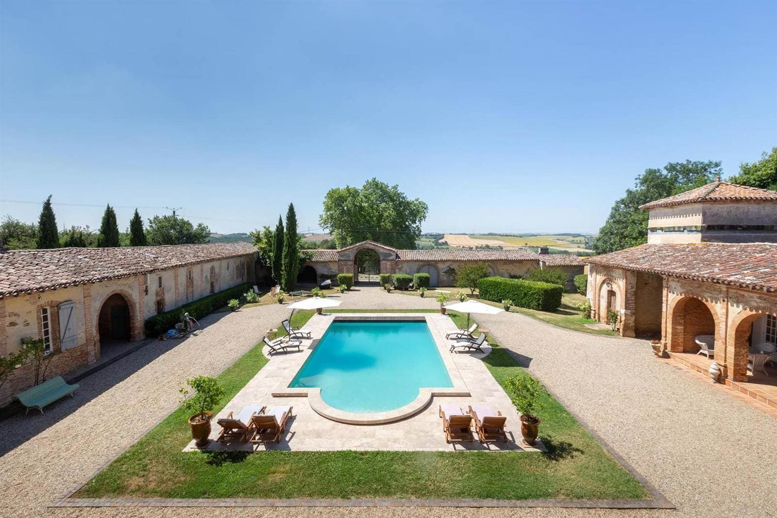 2 Vue piscine et lauragais