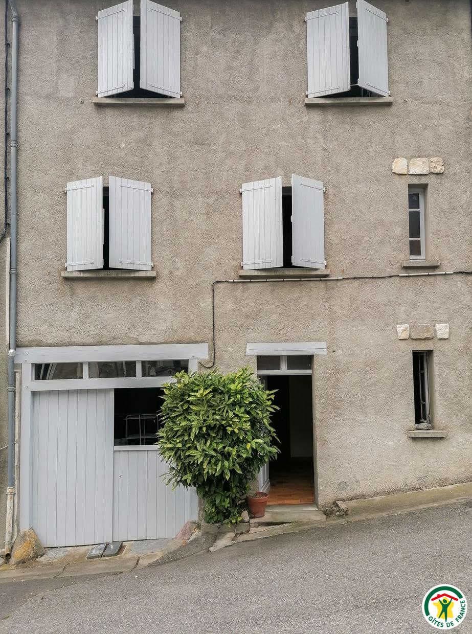 Au Village