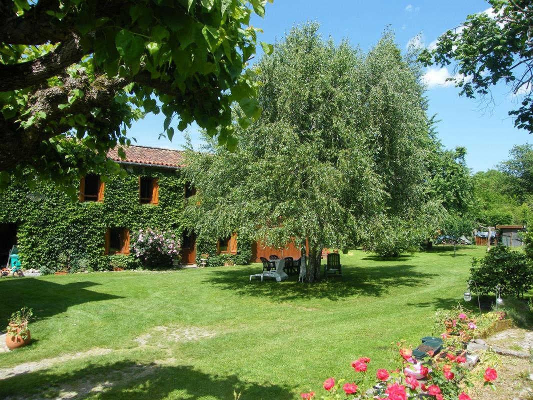 Au Village