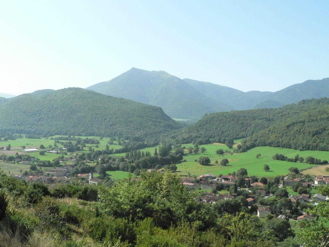 Au Village