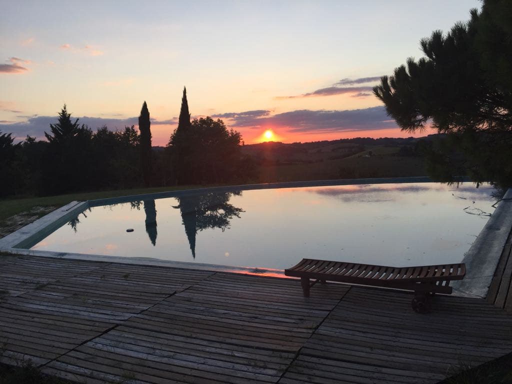 vue 3 sur la piscine du chalet de la gestère Ambax