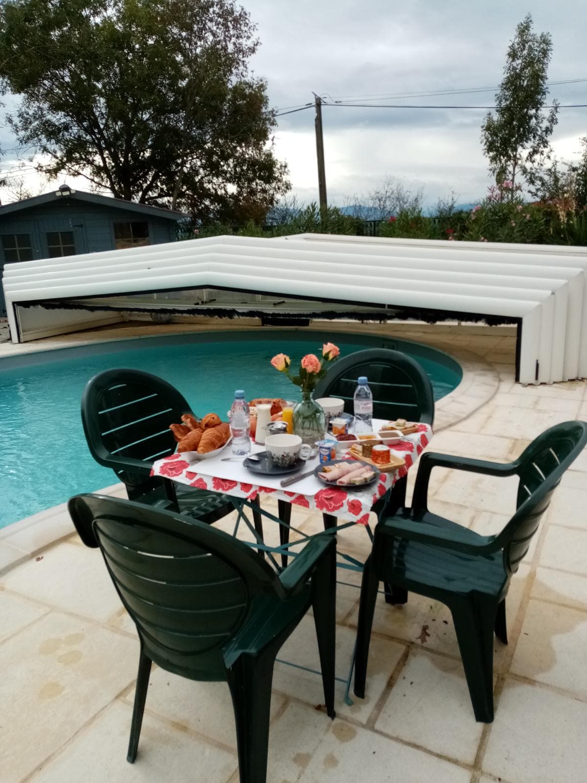 Laroclya Petit déj exterieur, Quevillon, Lilhac
