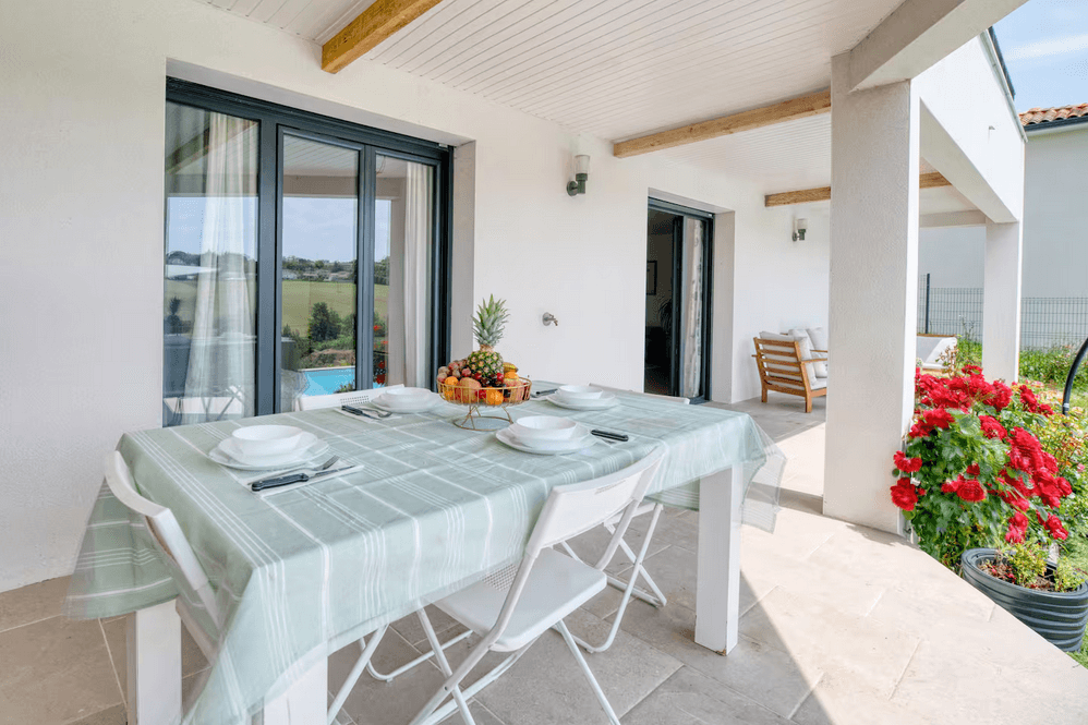 TABLE EXTERIEURE