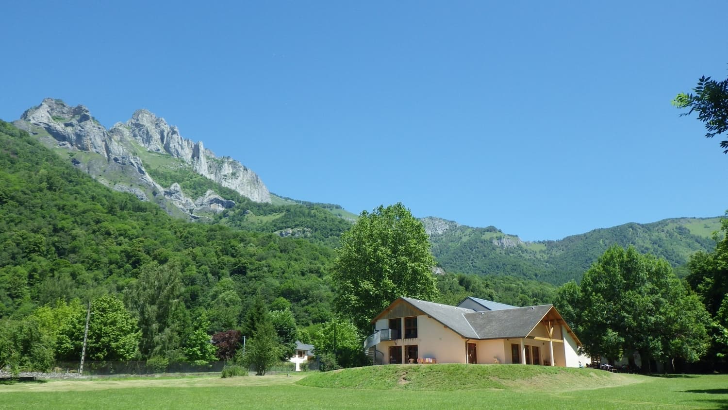 centre-de-vacances-la-roseraie-le-centre-eup-pyrenees31