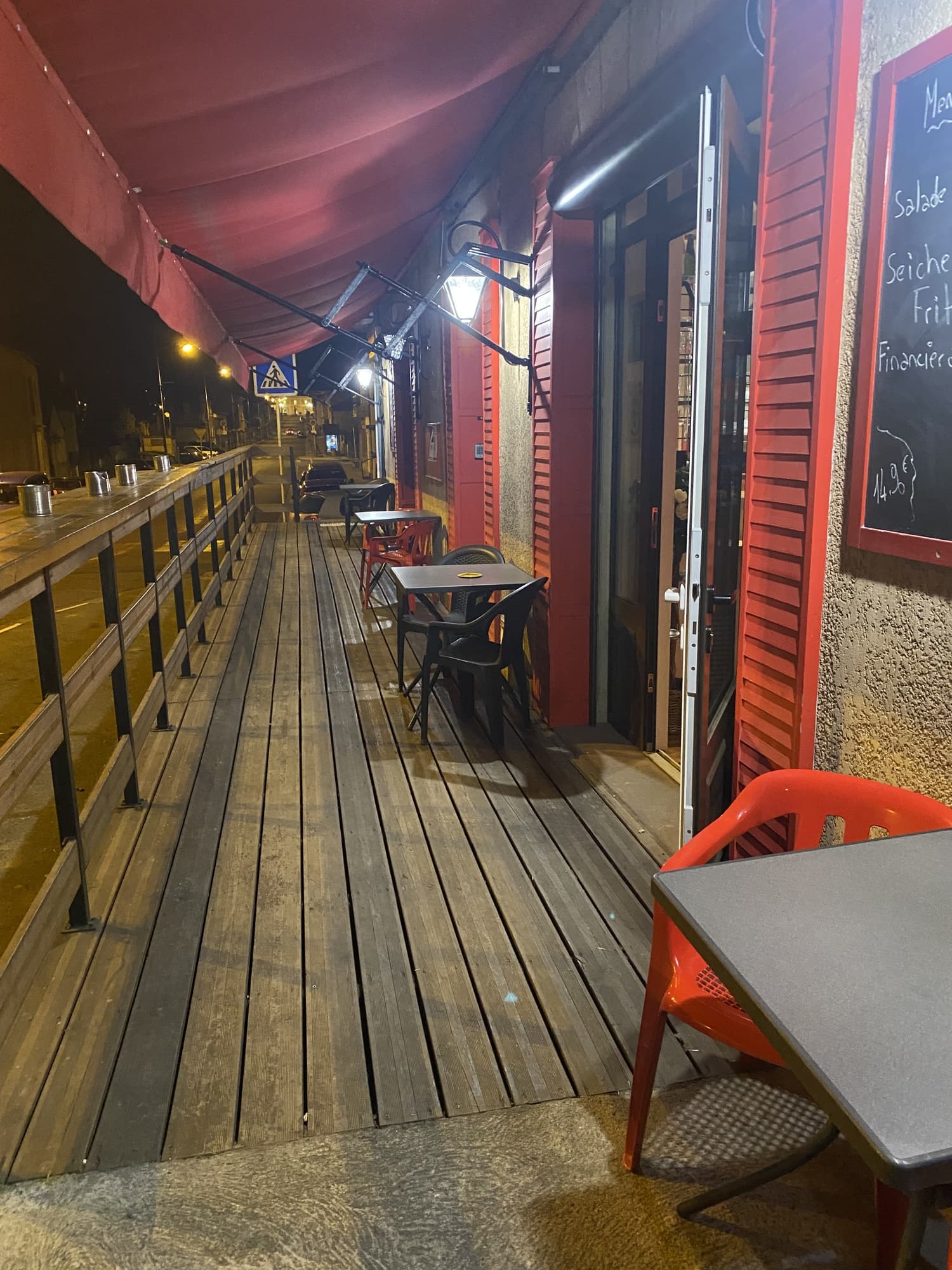 hotel-le-31-gourdan-polignan-terrasse-restaurant-pyrenees31