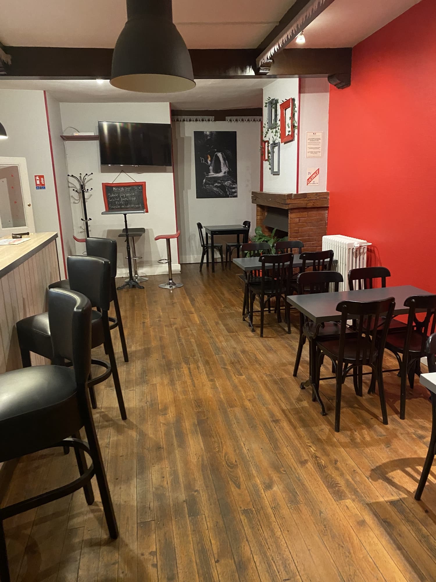 hotel-le-31-gourdan-polignan-salle-restaurant-pyrenees31