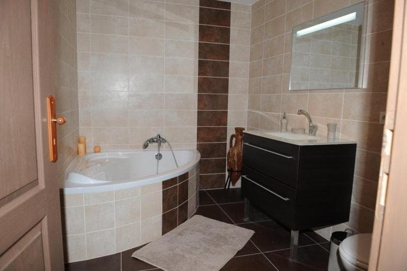 Chambre Joséphine (1 grand lit en 160, chambre avec baignoire et petit déjeuner)