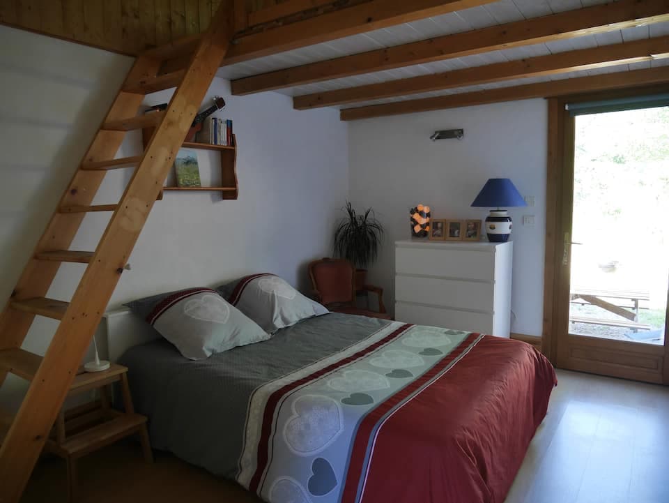 chambre "Les cabanis" pour 2 ou 3 personnes, sdb et wc en commun