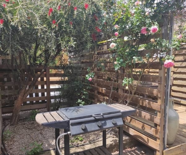 Espace extérieur barbecue - Gîte Coeur d'hérault