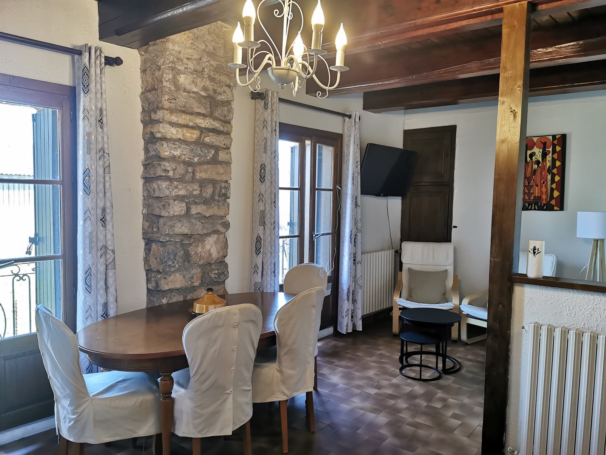 Salle à manger/ coin salon gîte Le Barry
