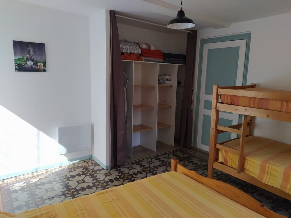Autre vue chambre rangement