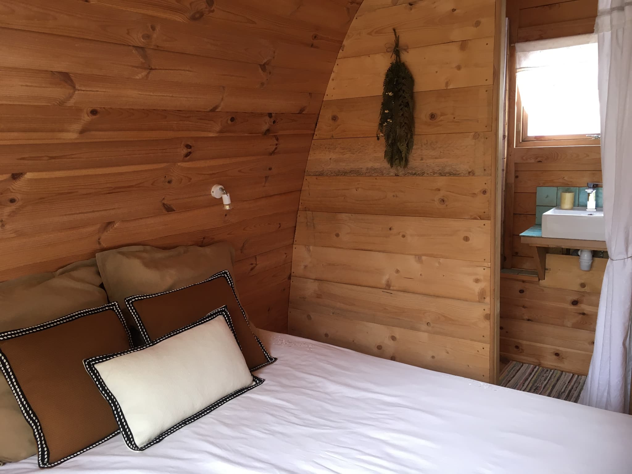 salle de douche et chambre