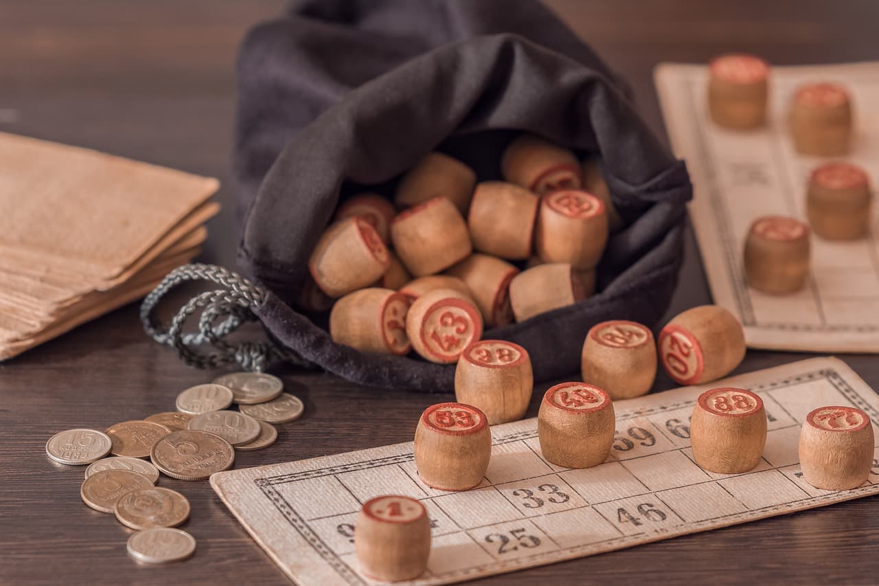 _table-game-4572818_1280