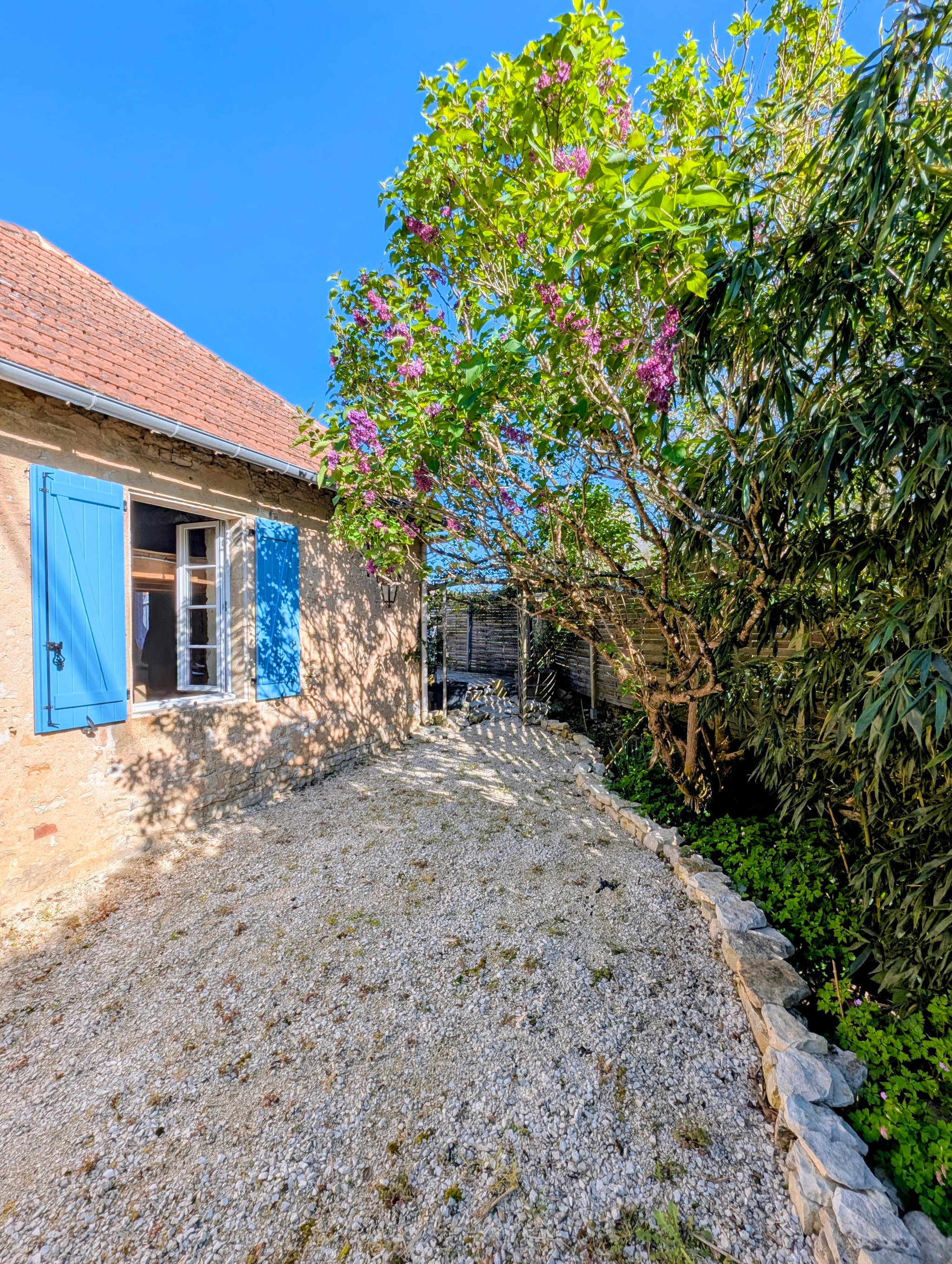 côté ouest sous le lilas