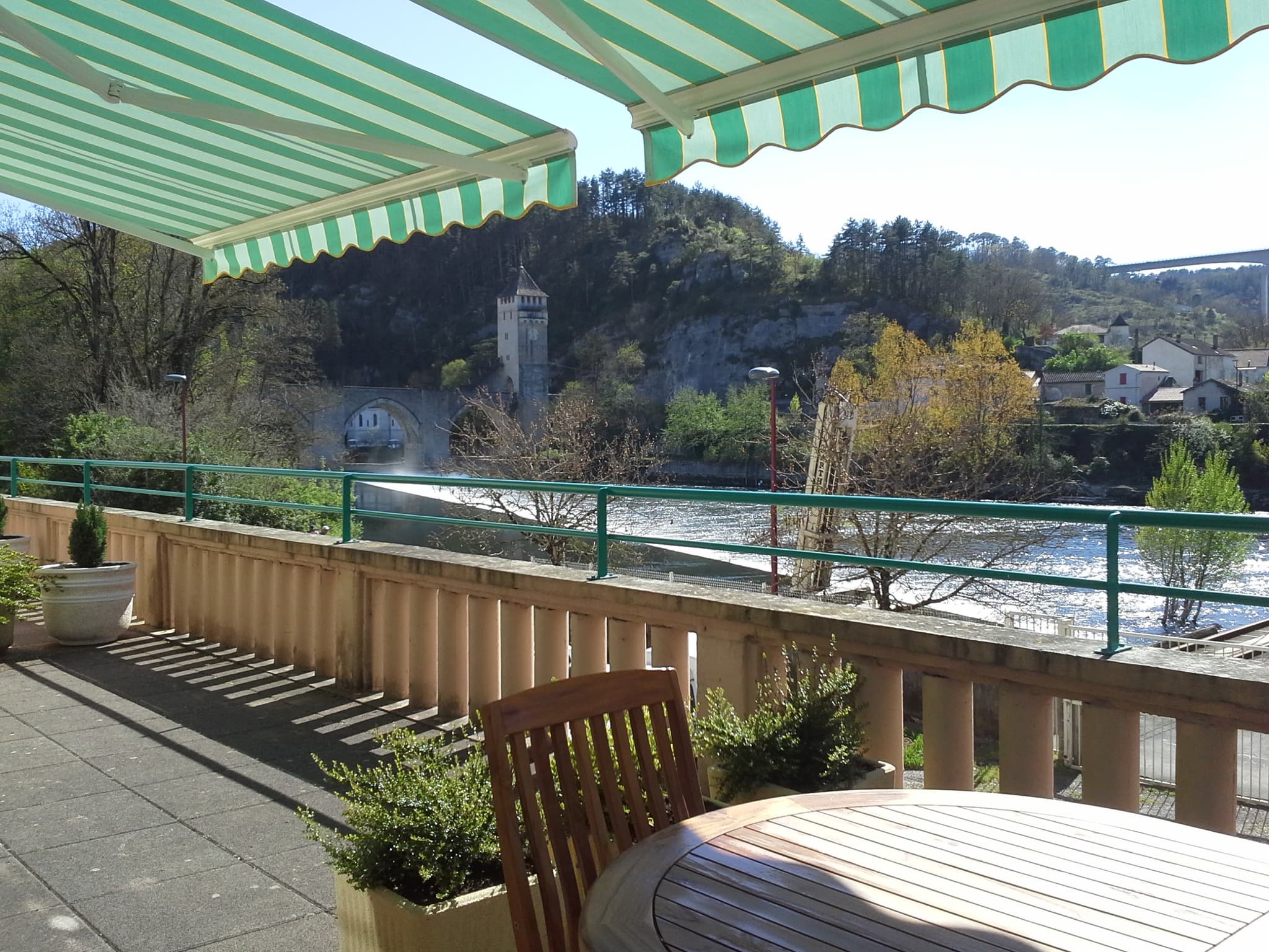 Petit appartement avec vue sur le Pont Valentré