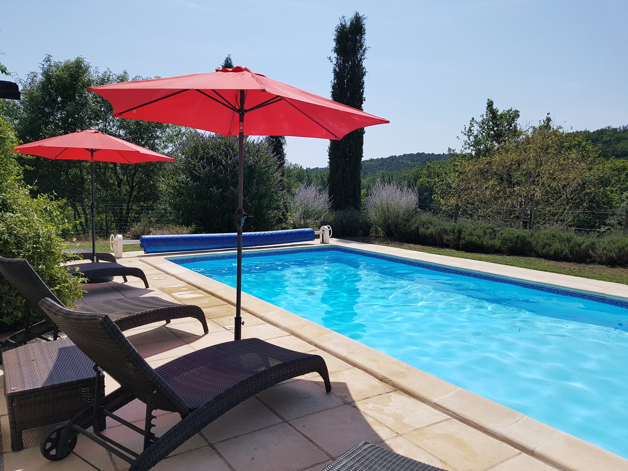 Piscine cloturee et chaufee