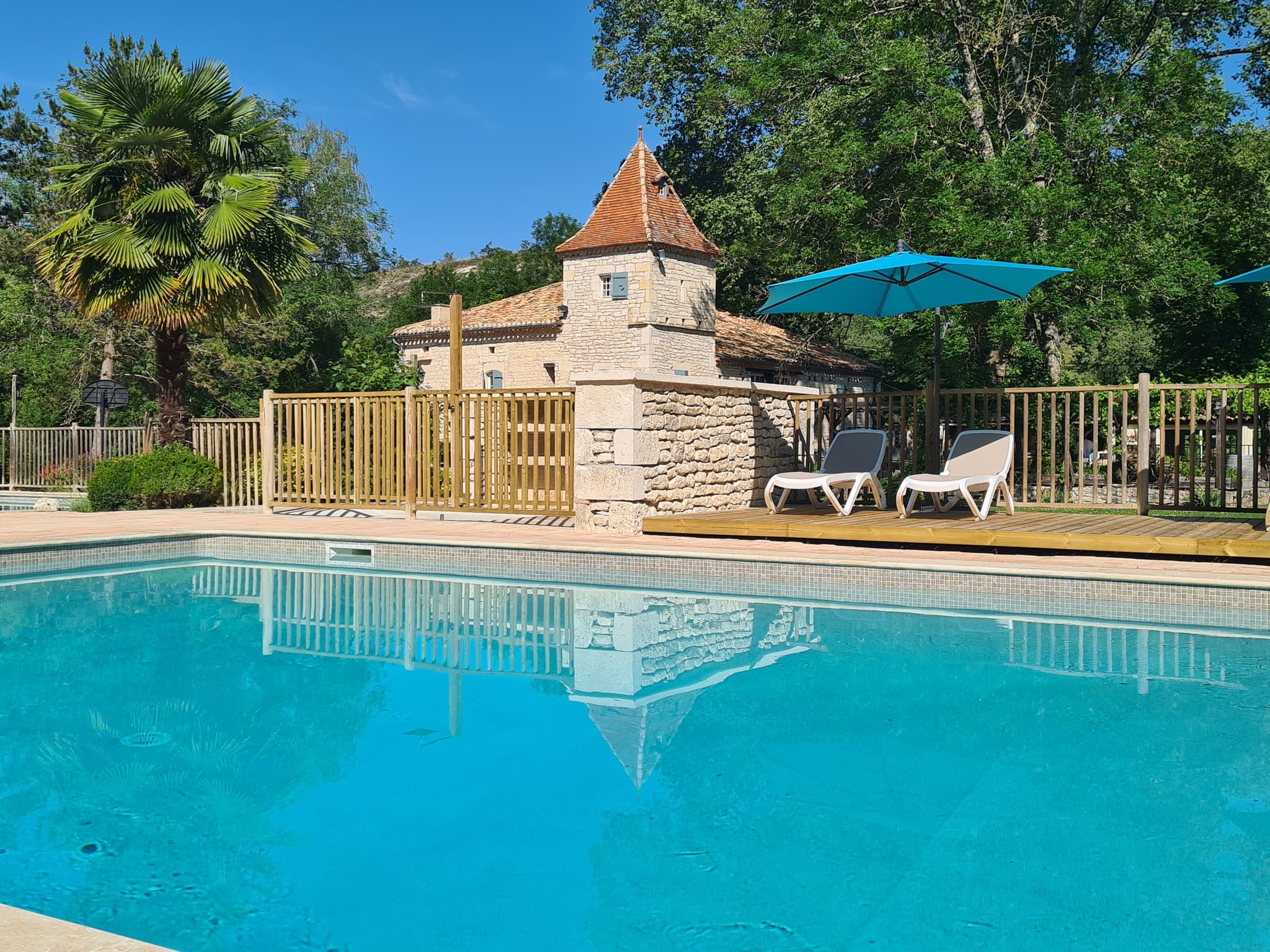 Piscine et Moulin