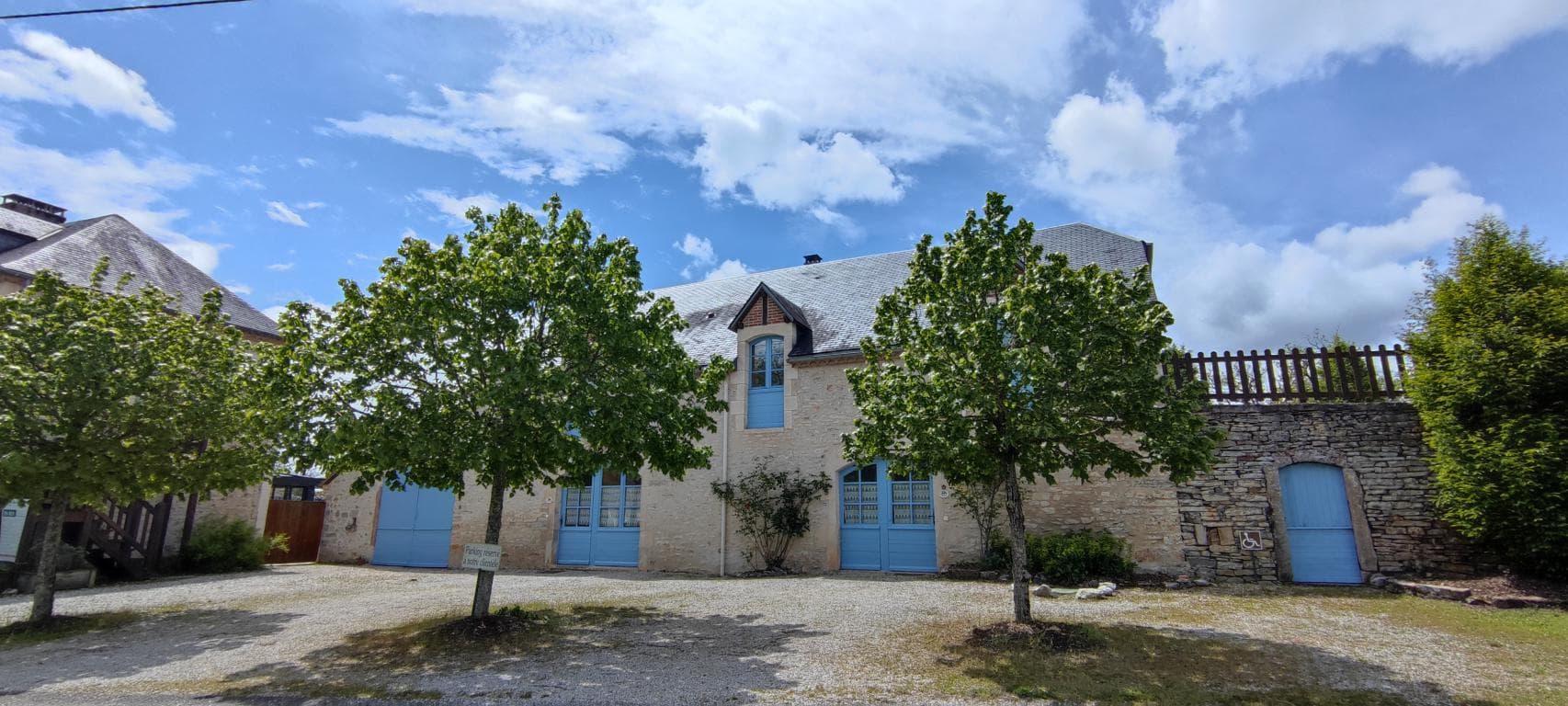 Les gîtes de la Grange de Rocamadour Cour Parking