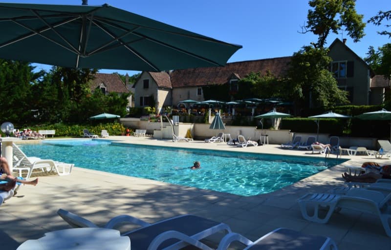 ChateauLacomté_Vue piscine
